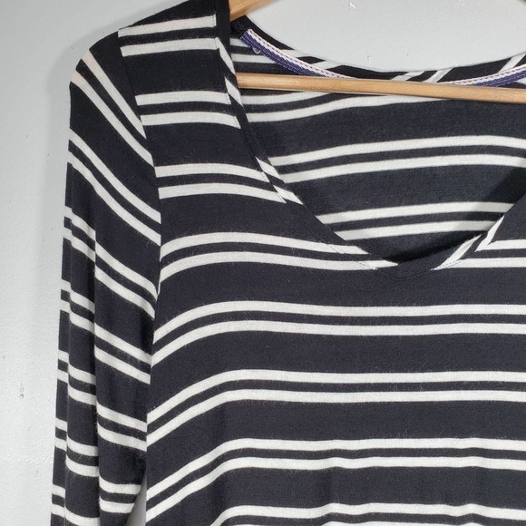 Poof! Striped V-Neck Long Sleeve Top Black White Size Medium - Picture 2 of 8